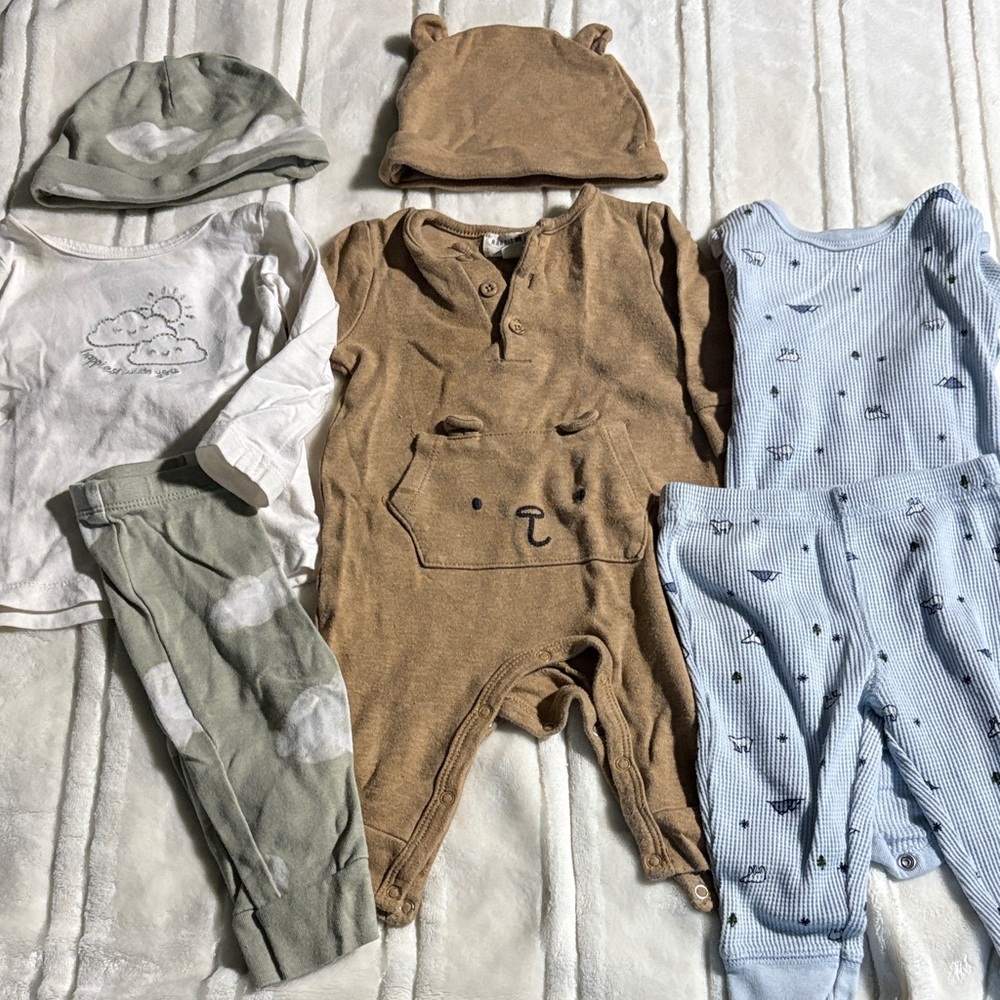 Carter's matching sets with hats. Baby boy 3-6m